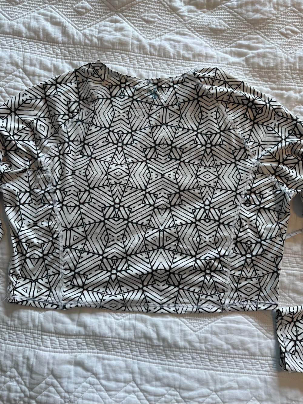 NWOT spf cropped rash guard SUPCarve Designs Black & White Geometric Long-Sleeve